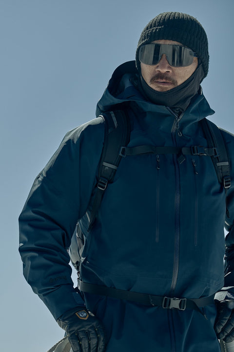 Model wearing the G05300 / GW05300 GORE-TEX PRO 3L Jacket
