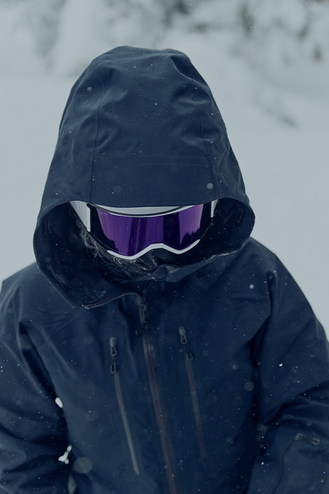 Model wearing the G05300 / GW05300 GORE-TEX PRO 3L Jacket