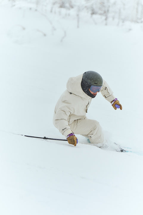 Model wearing the G06302 GORE-TEX 2L Jacket