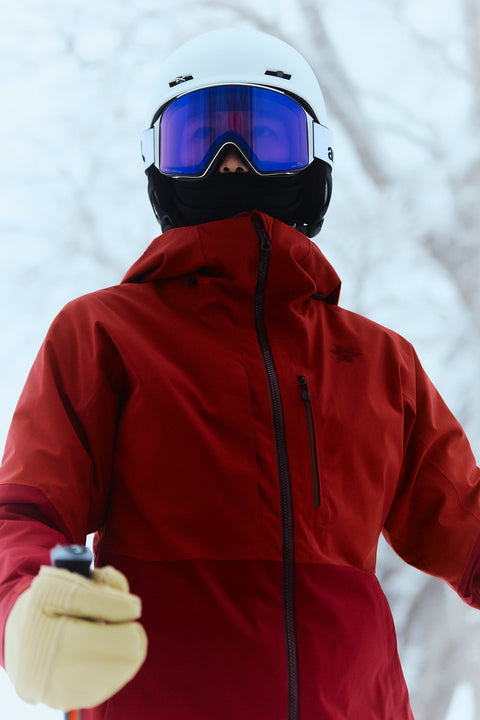 Model wearing the GW15306 W's G-AXIS Jacket